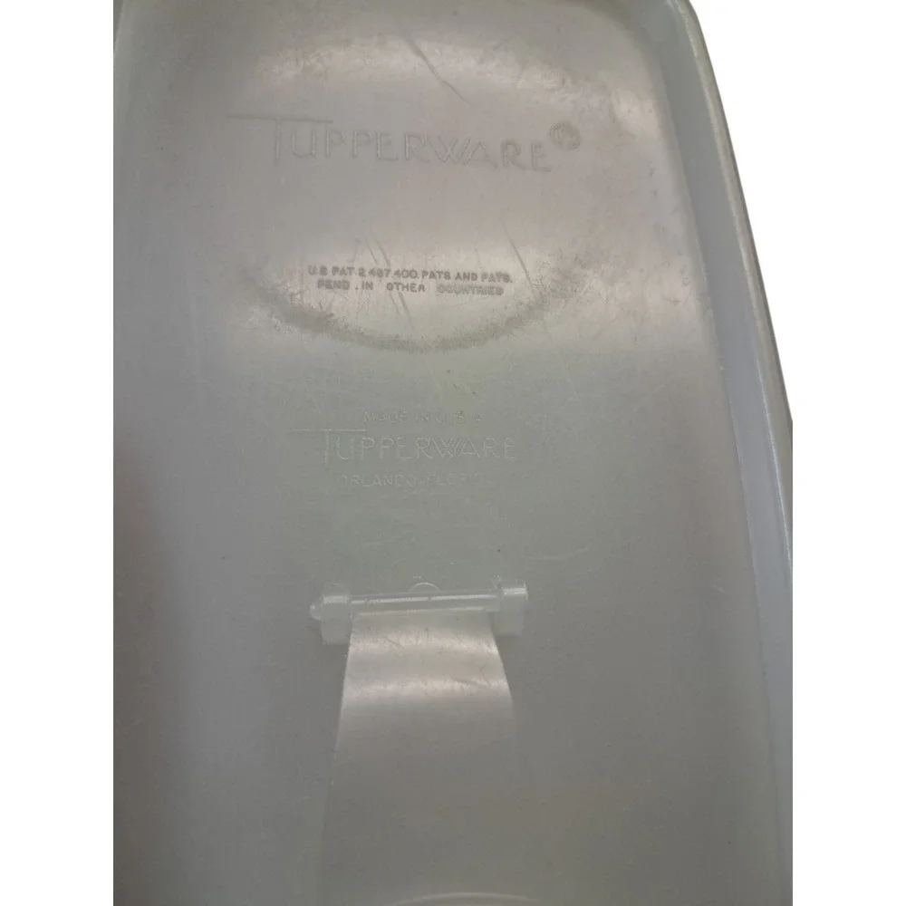 TUPPERWARE 469-6 Cereal Keeper Storage Container Clear w/ Lid 471-3